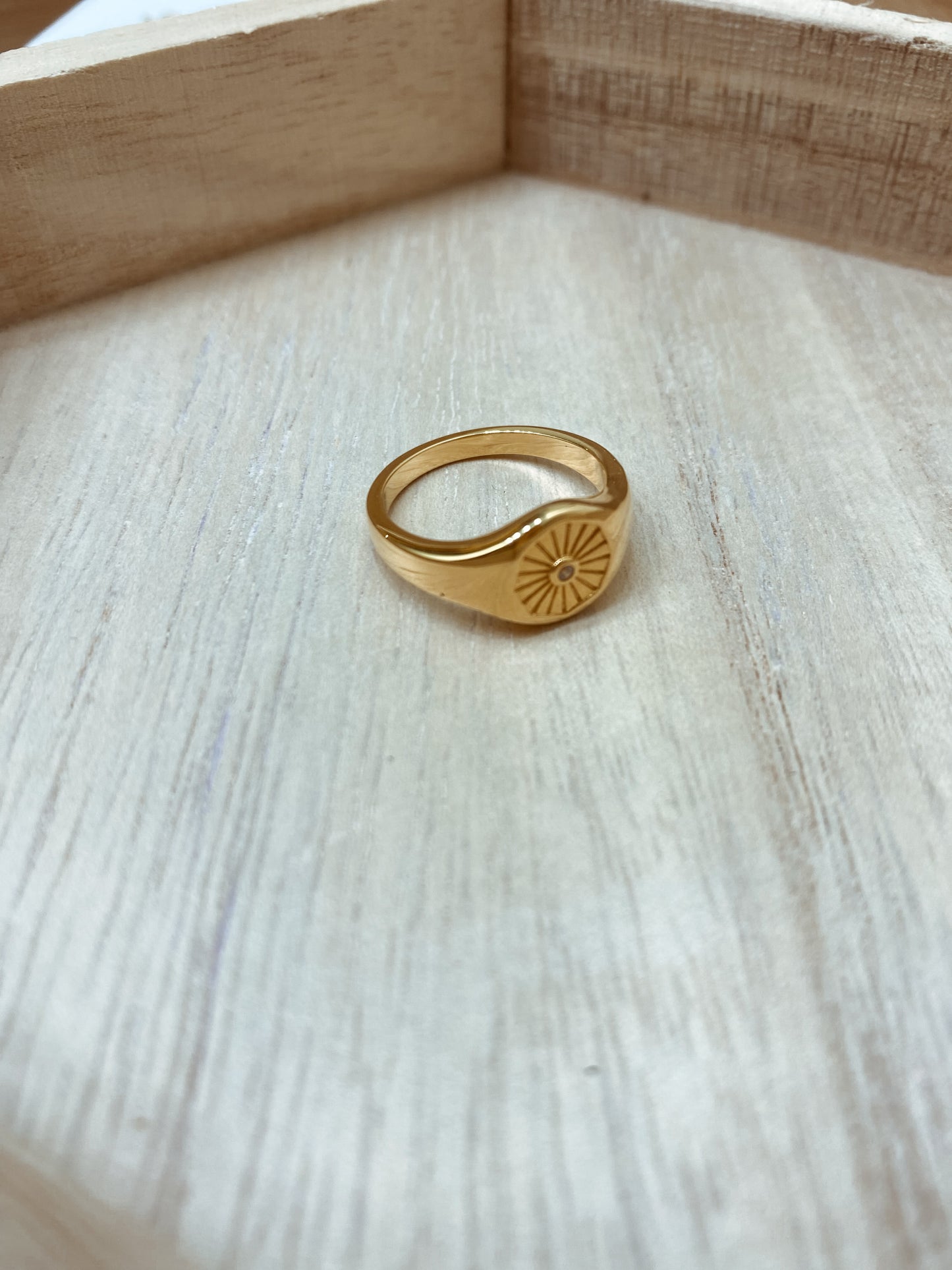 SUNBEAM SIGNET RING GOLD